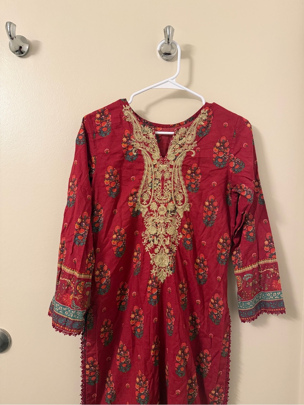 Pakistani Women Shalwar Kameez
